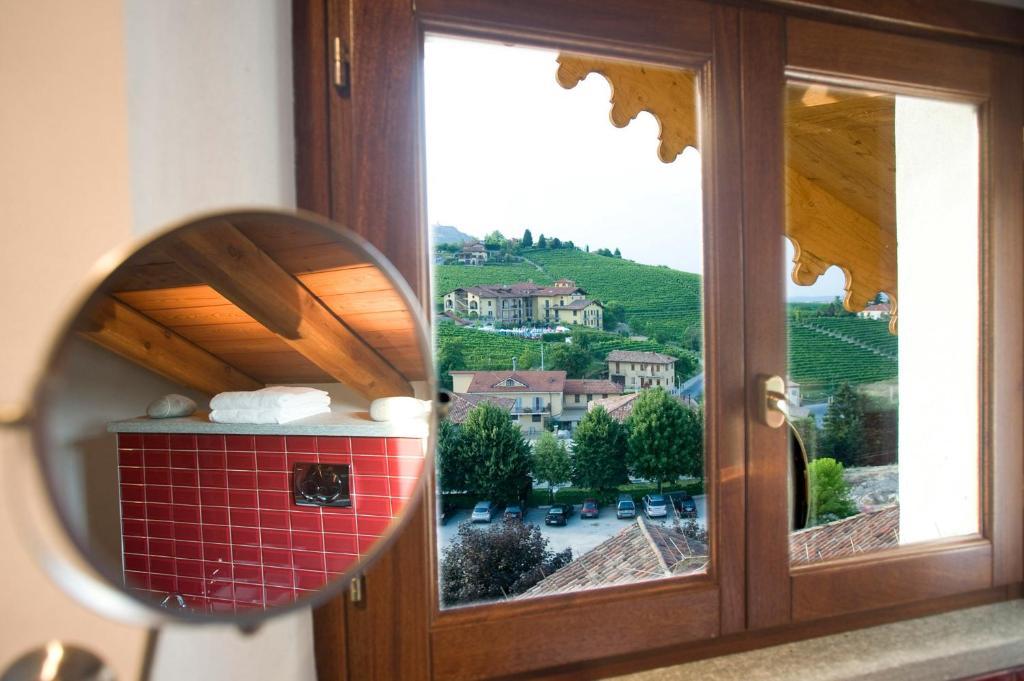 Casa Svizzera Agriturismo Barolo Pokoj fotografie